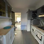 Charming Ac 2-bedroom Center Family, Couples Friendly Διαμέρισμα *