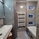 Charming Ac 2-bedroom Center Family, Couples Friendly Διαμέρισμα *