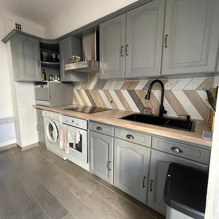 Charming Ac 2-bedroom Center Family, Couples Friendly 아파트 *