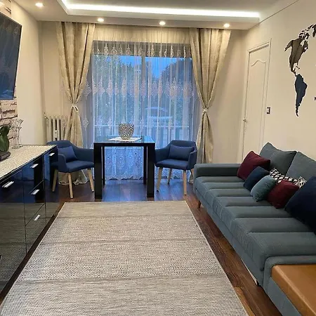 Apartment Charming Ac 2-bedroom Center Family, Couples Friendly